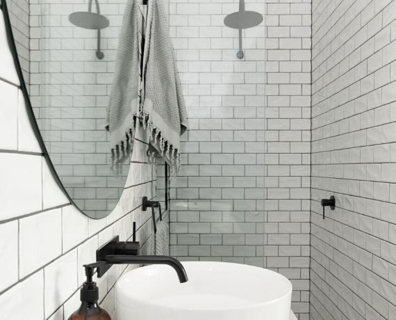 How to maximise space in a small bathroom